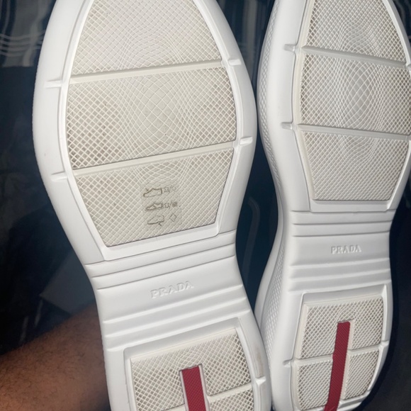 Prada - Picture 2 of 5